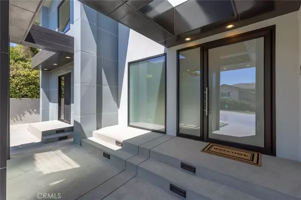 Glendale, CA 91207,2111 Rimcrest DR