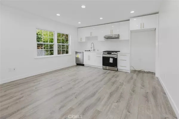 Van Nuys, CA 91405,13551 Hart ST