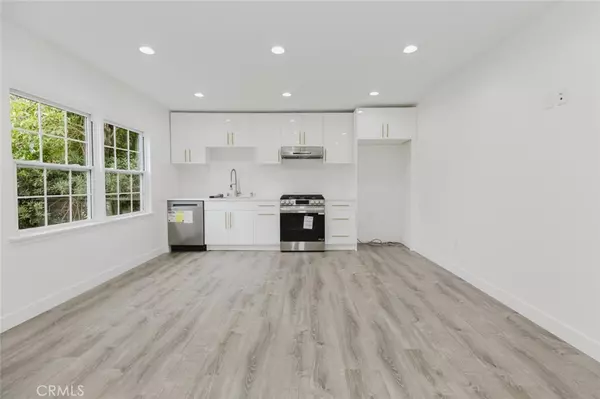 Van Nuys, CA 91405,13551 Hart ST