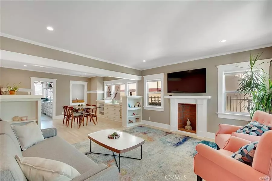 971 Manzanita ST, Los Angeles, CA 90029