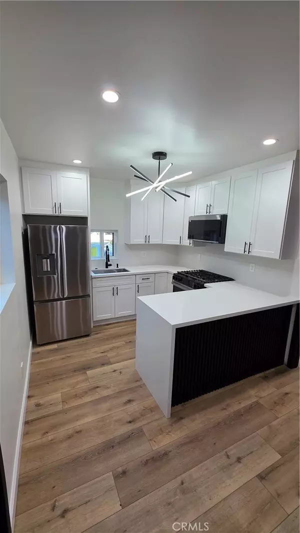 7047 1/2 Nestle AVE, Reseda, CA 91335