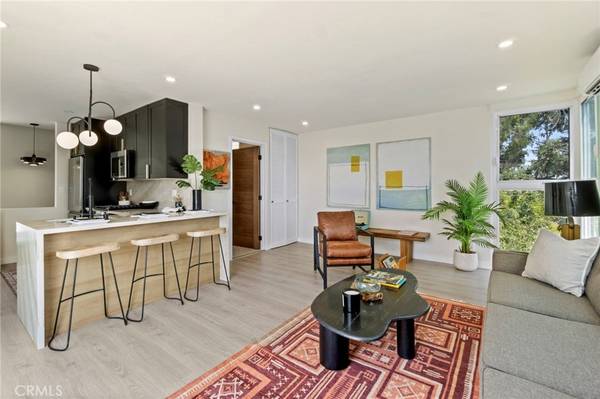 Los Angeles, CA 90068,7010 Loyal TRL