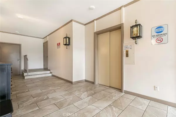 Glendale, CA 91202,1118 N Central #17