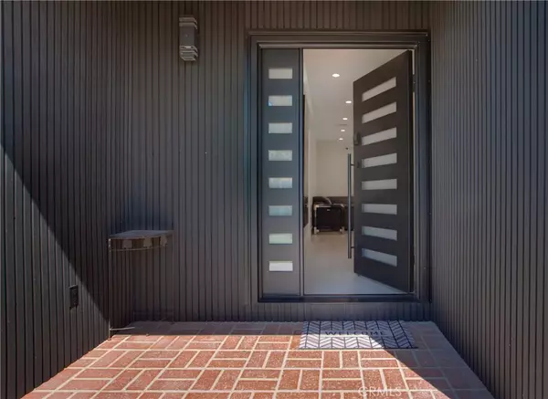 Van Nuys, CA 91406,17011 Burton ST