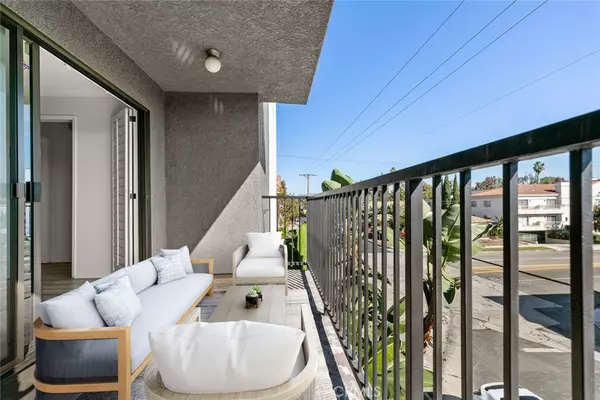 Sherman Oaks, CA 91403,14804 Magnolia #6