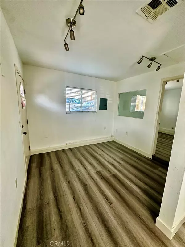 Glendale, CA 91201,1243 1/2 West Glenoaks Blvd