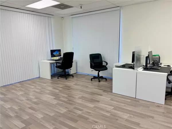 Burbank, CA 91506,1701 Burbank Blvd #204