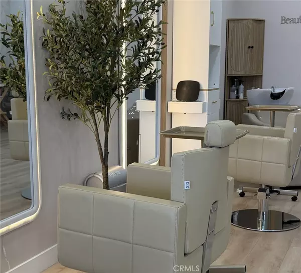 12505 Oxnard ST, Valley Glen, CA 91606