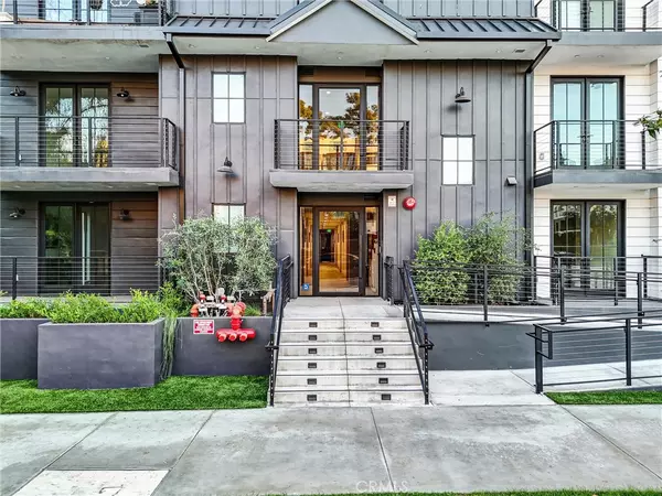 Toluca Lake, CA 91602,10352 Riverside DR #102A