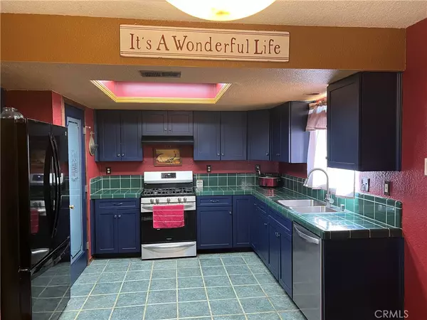 Apple Valley, CA 92308,10984 Matilija RD