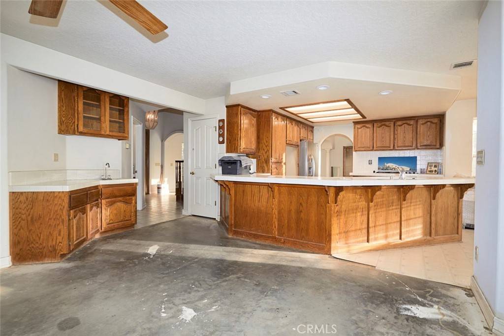 Oak Hills, CA 92344,9176 Kittering RD