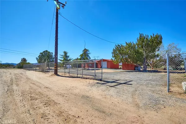 13073 Juniper LN, Oak Hills, CA 92344