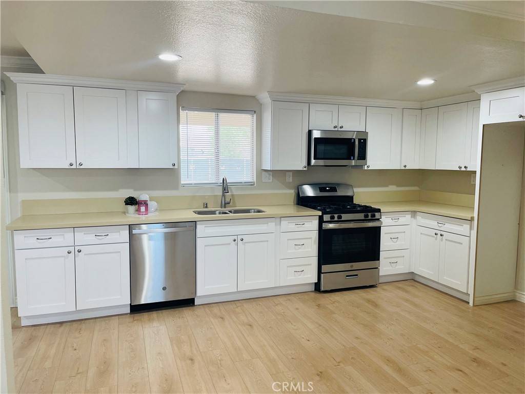 Hesperia, CA 92345,9441 D AVE