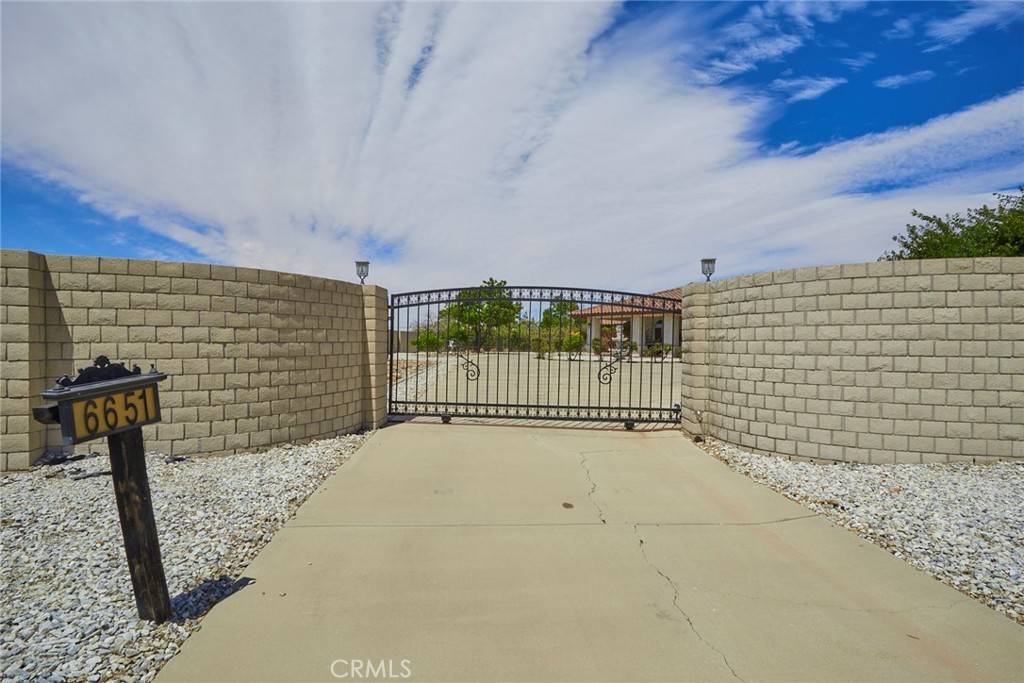 6651 Monterey DR, Oak Hills, CA 92344