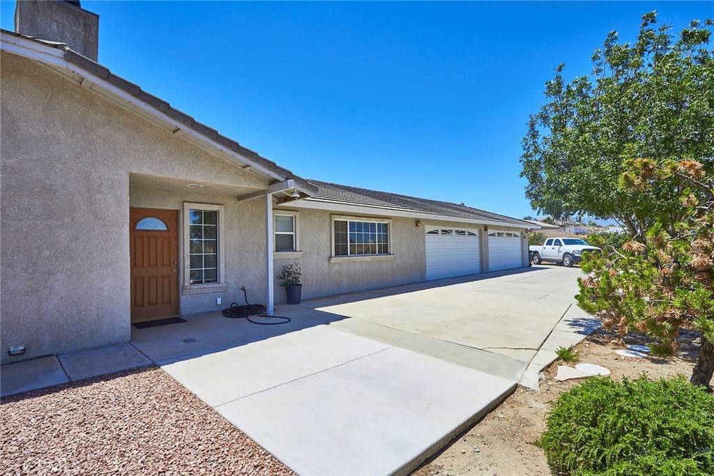 Oak Hills, CA 92344,8342 Alta Mesa RD