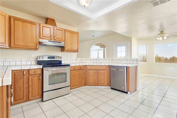 Phelan, CA 92371,6076 Solano RD