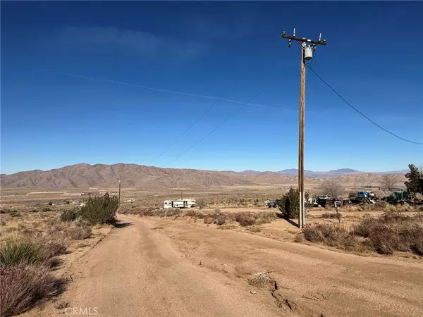 Apple Valley, CA 92308,18 Luna Mountain RD