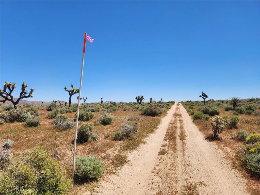 37 Clark RD, Apple Valley, CA 92308