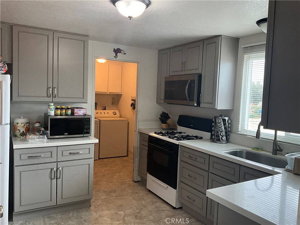 Oak Hills, CA 92344,10375 Lilac RD