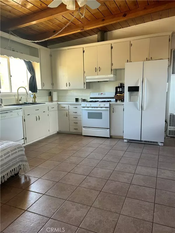 Pinon Hills, CA 92372,1048 Daisy LN