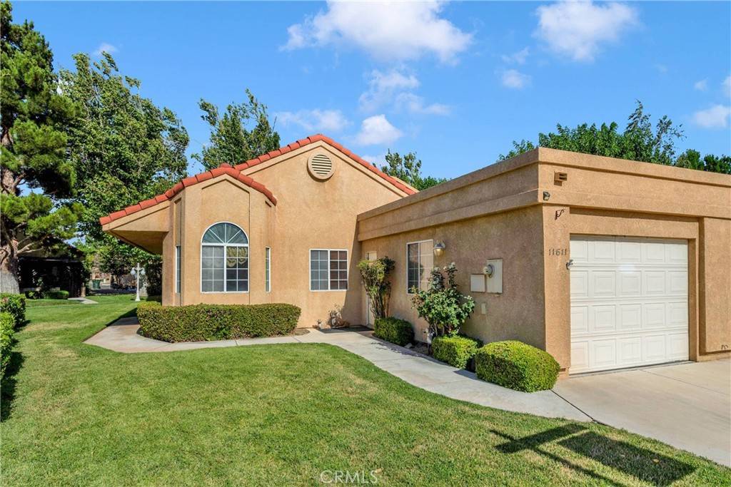 11611 Park LN, Apple Valley, CA 92308