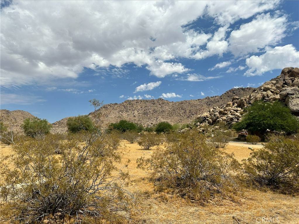 0 Waalew RD, Apple Valley, CA 92307