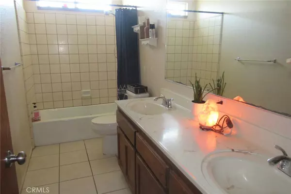 Hesperia, CA 92345,18169 Danbury AVE