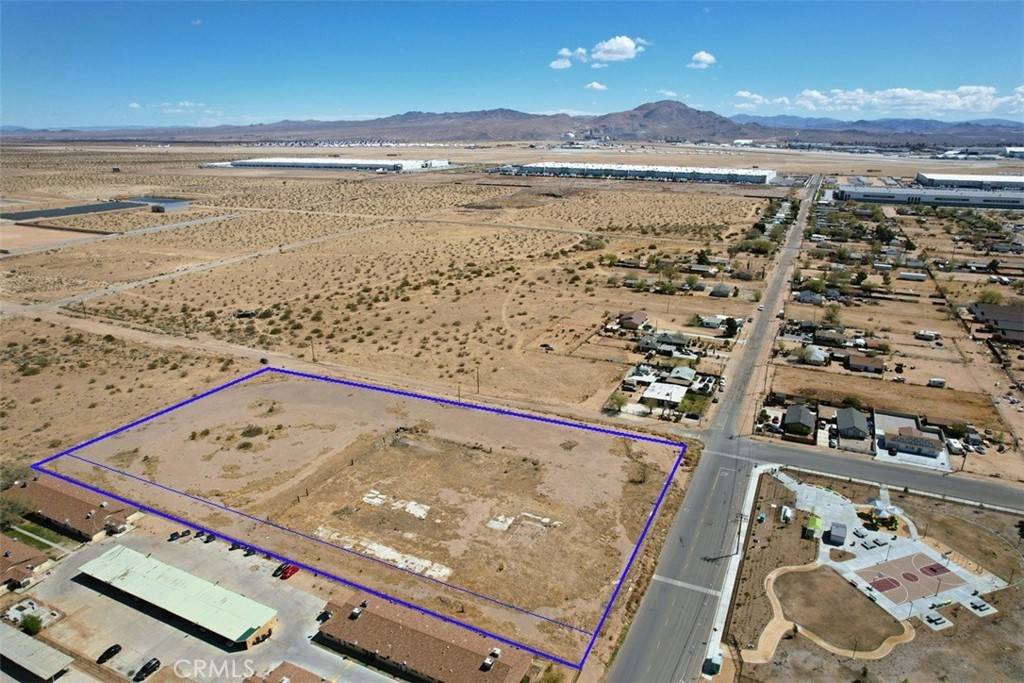 Adelanto, CA 92301,11664 Chamberlaine WAY