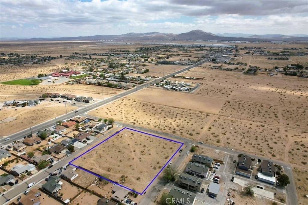 Adelanto, CA 92301,3 Aztec LN