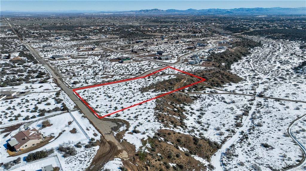 7877 Capelin RD, Phelan, CA 92371