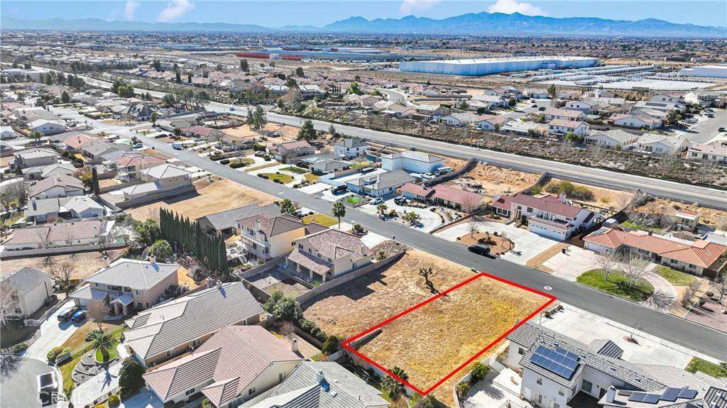 Victorville, CA 92395,13195 Autumn Leaves AVE