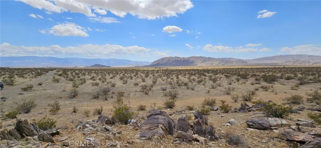 800 Monolith RD, Lucerne Valley, CA 92356