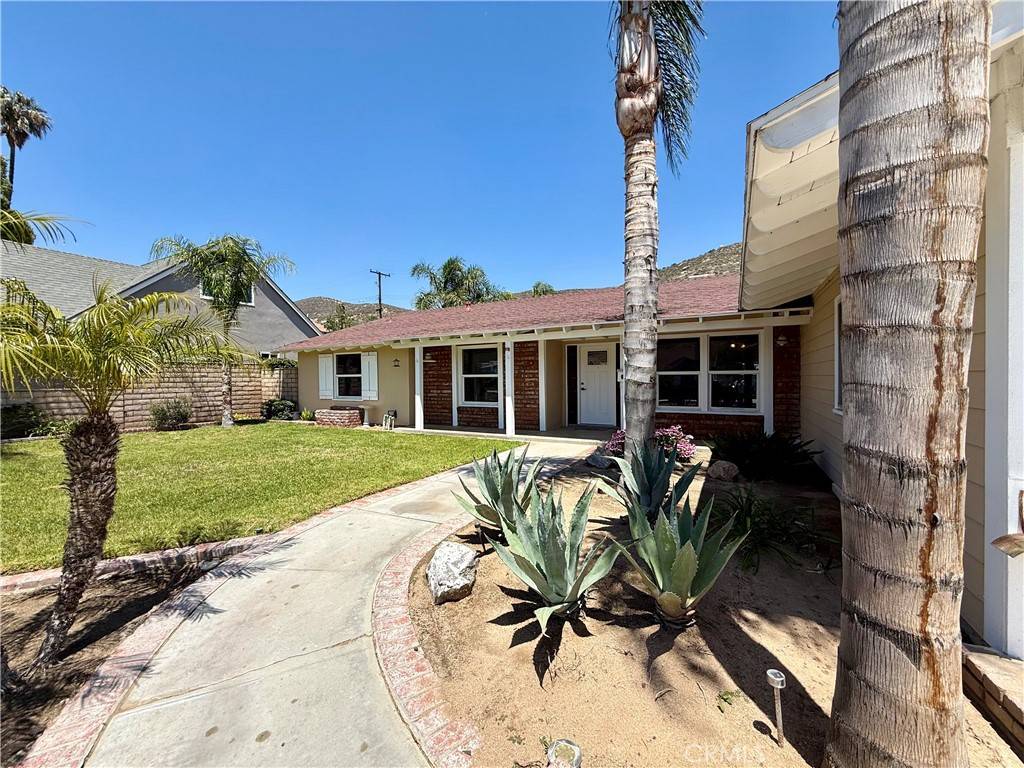 Riverside, CA 92505,5525 Peacock LN