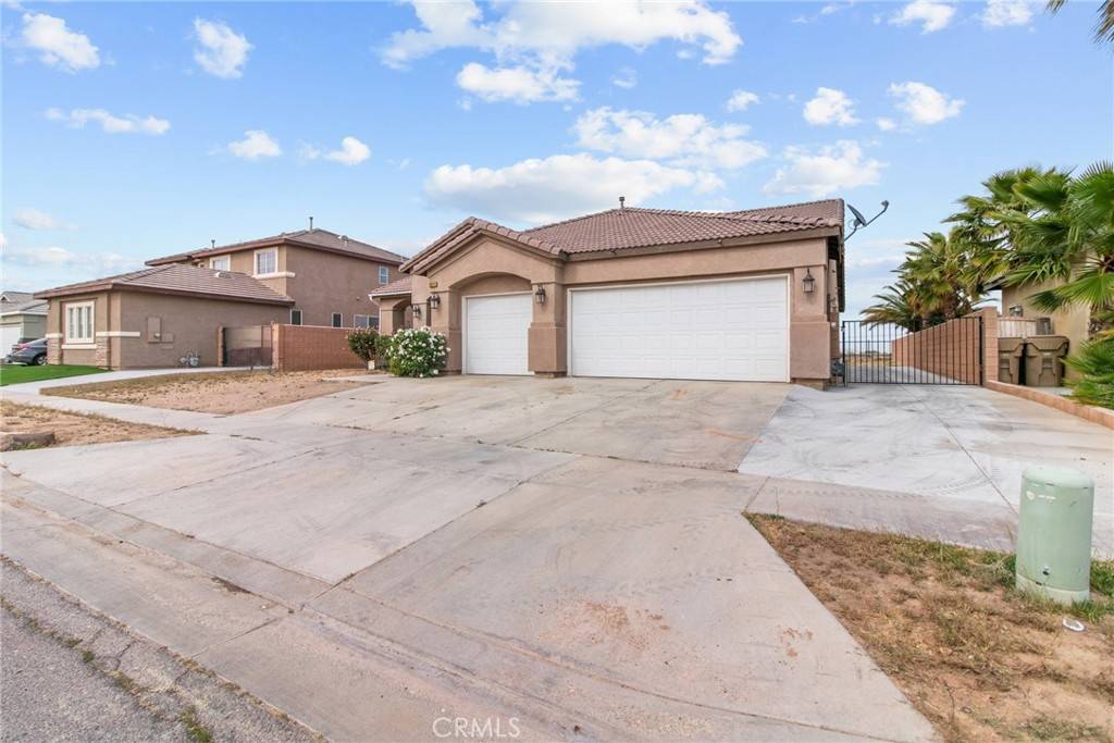 Hesperia, CA 92344,9011 Honeysuckle AVE
