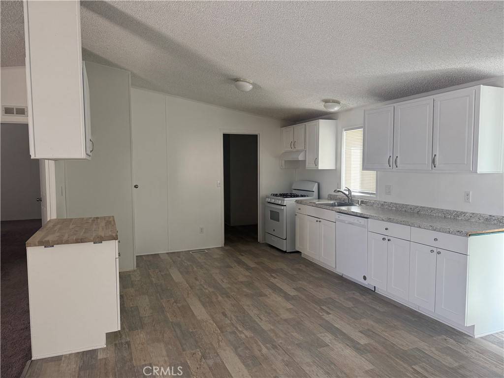 Hesperia, CA 92345,19093 Monterey ST