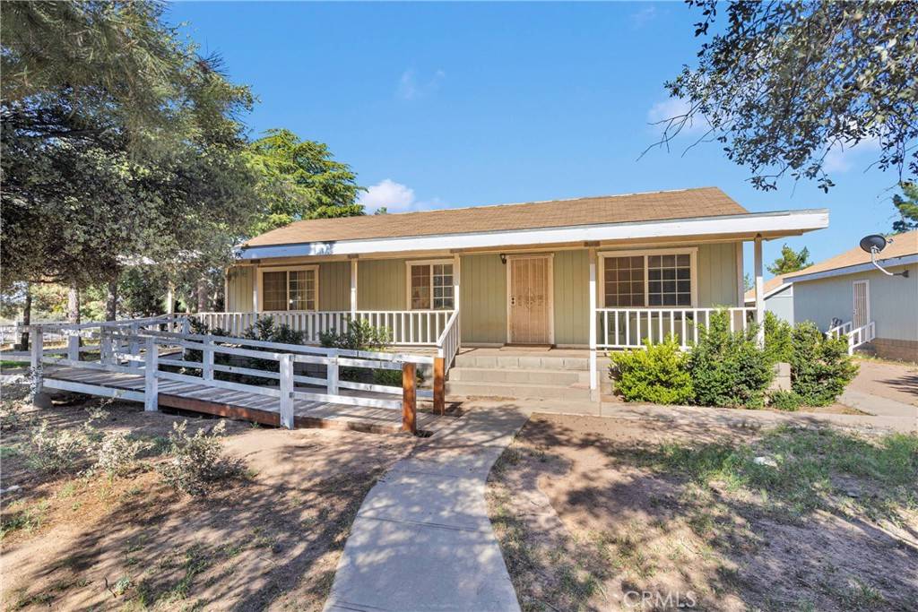 Oak Hills, CA 92344,5635 Honeyhill RD #A & B