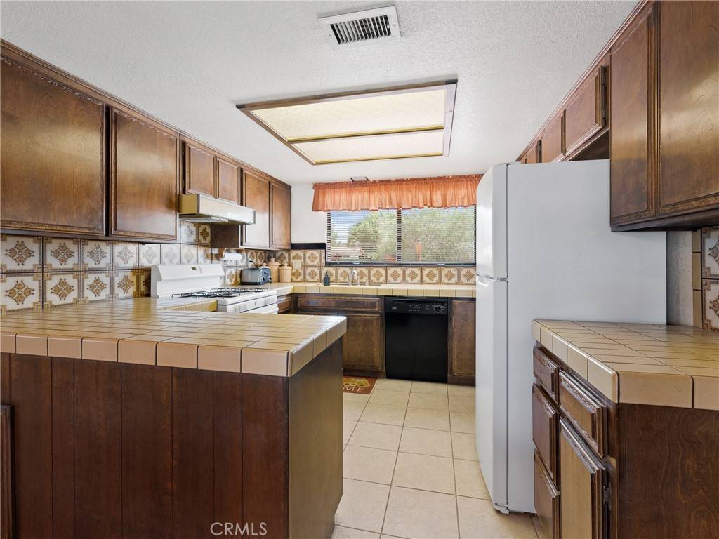 Apple Valley, CA 92308,20654 Ottawa RD