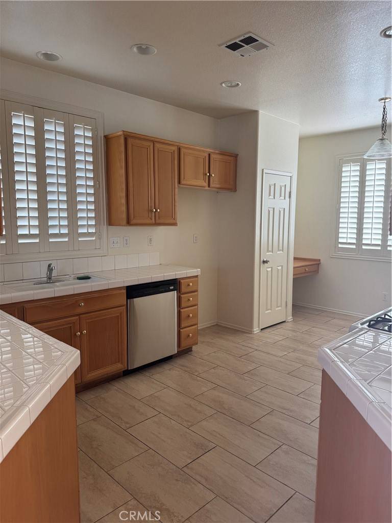 Adelanto, CA 92301,14543 Handsdale ST
