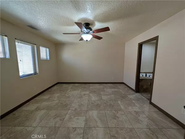 Helendale, CA 92342,27160 Vista RD #15