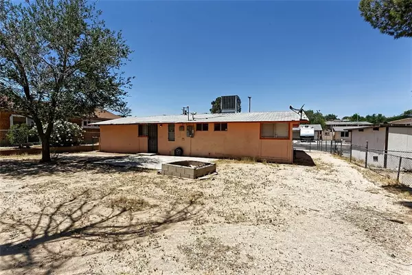 Victorville, CA 92395,15521 Heartsease LN