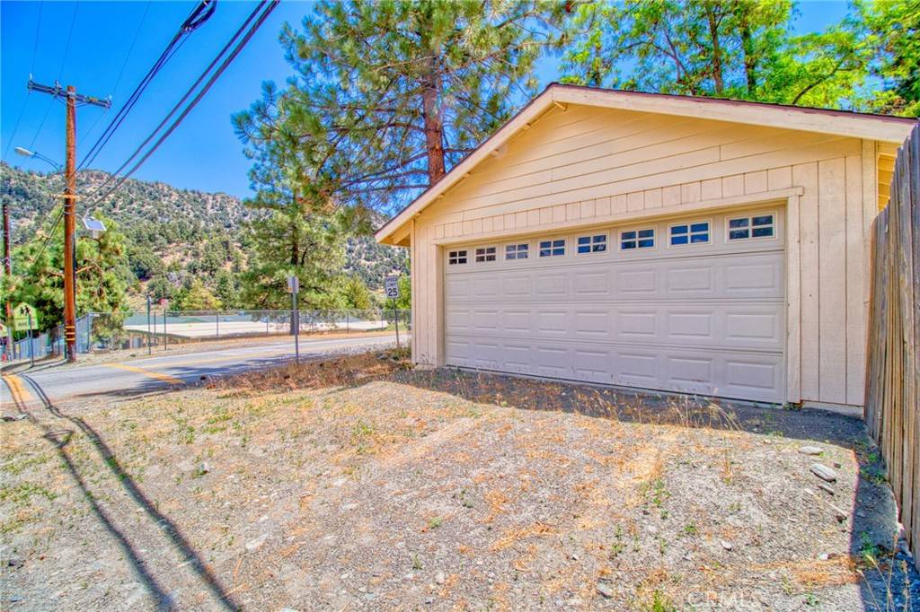 Wrightwood, CA 92397,1131 Apple AVE