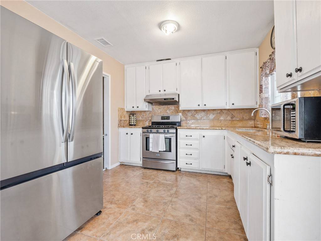 Hesperia, CA 92345,16009 Cajon ST