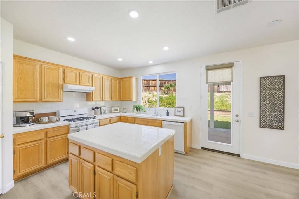 Hemet, CA 92544,5444 Broderick CT