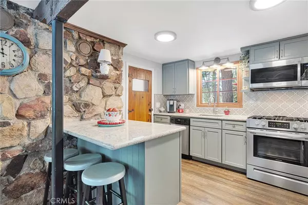 31765 Hilltop DR, Running Springs, CA 92382
