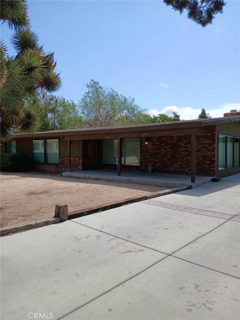 17539 Adobe ST, Hesperia, CA 92345
