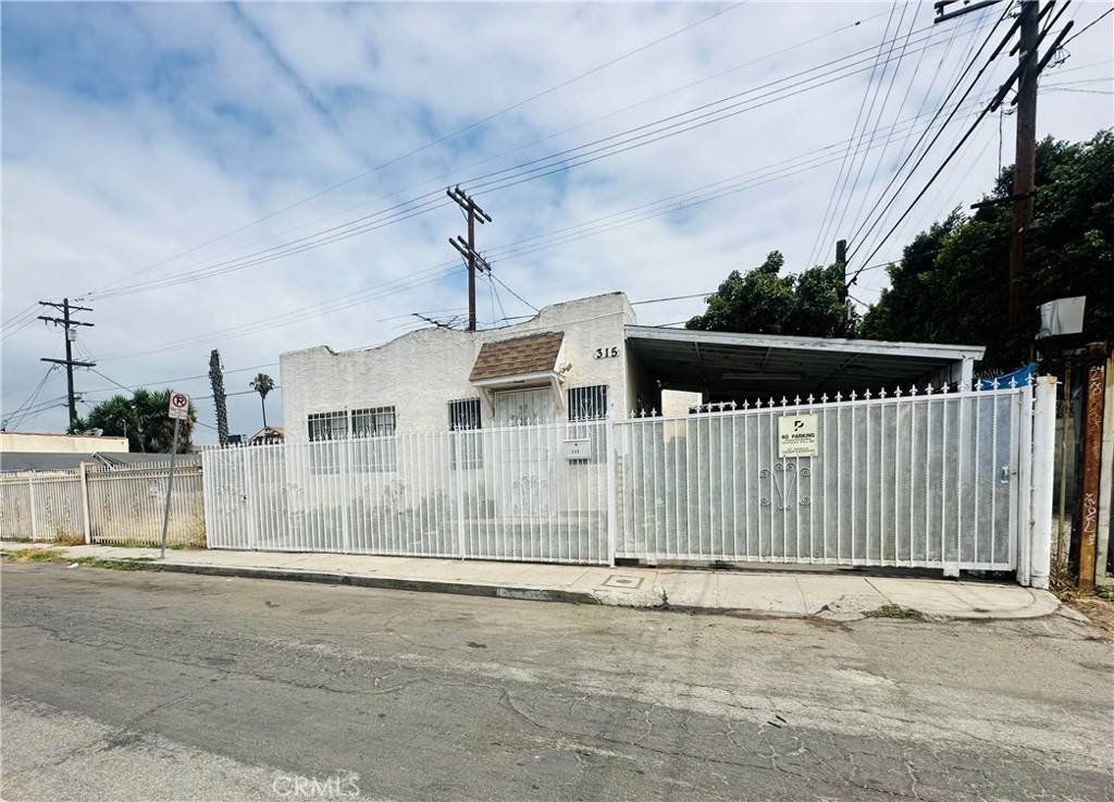 315 W 63rd PL, Los Angeles, CA 90003