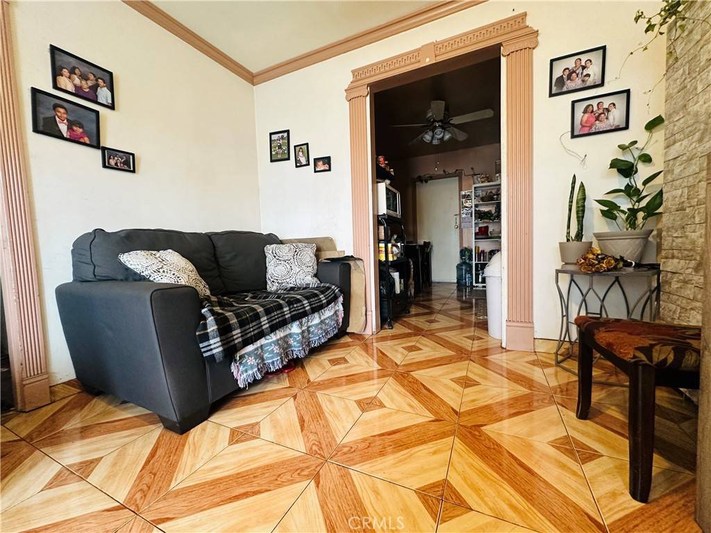 Los Angeles, CA 90003,315 W 63rd PL