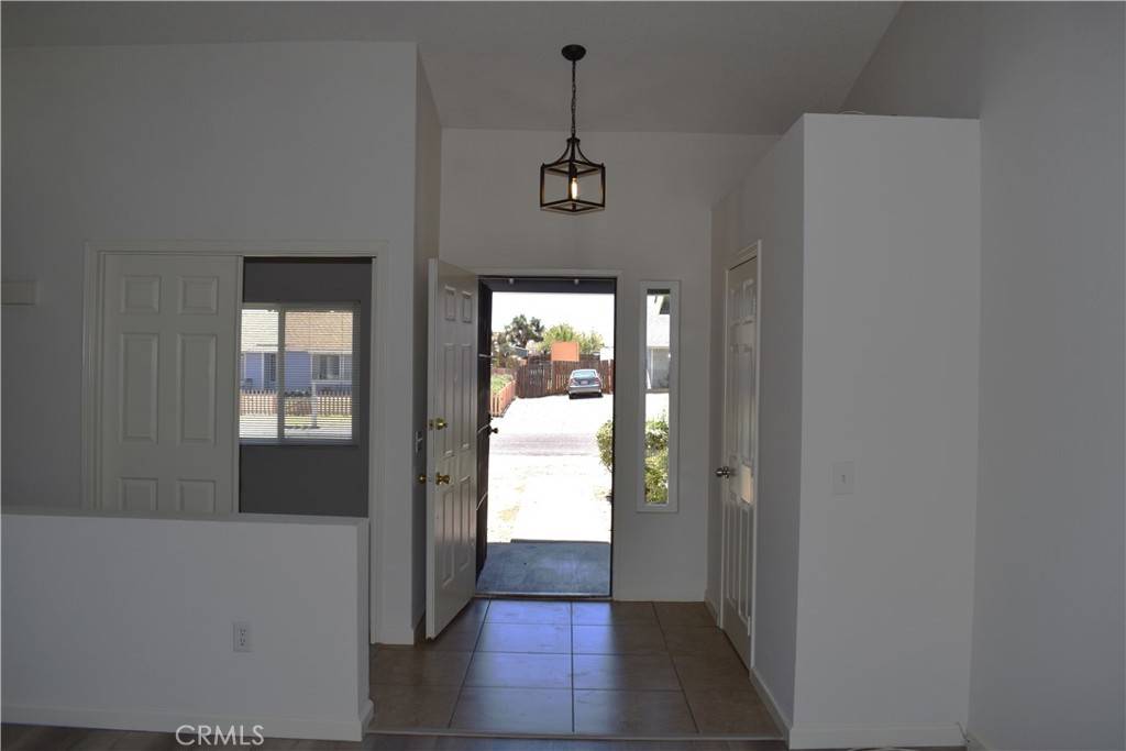 Hesperia, CA 92345,13548 Mount Ranier WAY