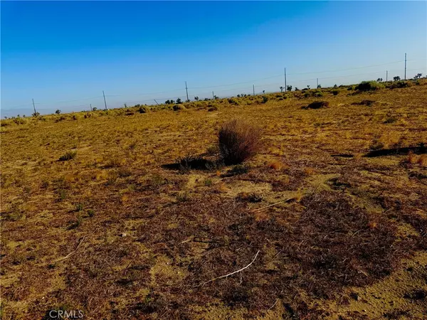 82 STW VIC AVE E # J2, Lancaster, CA 93535