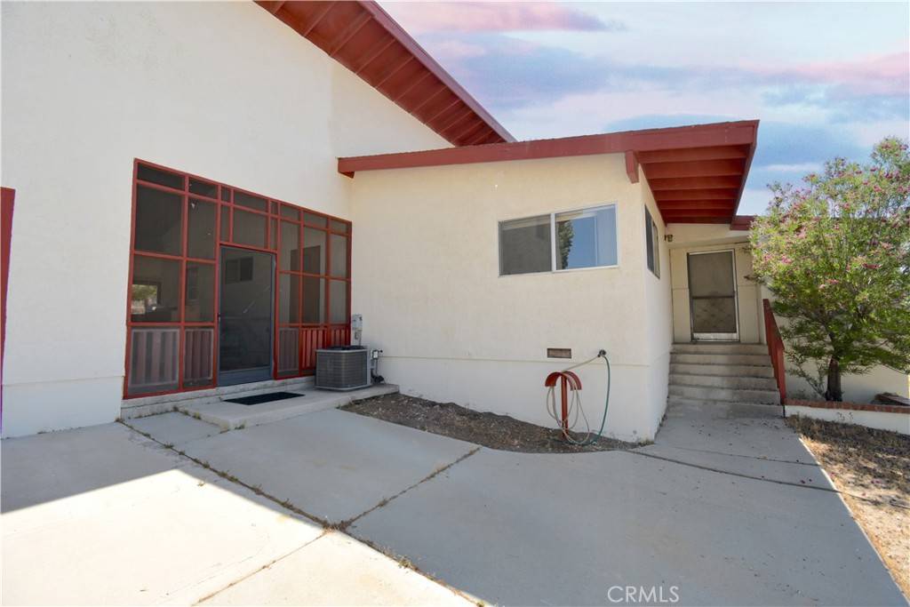 Phelan, CA 92371,6474 Macapa DR